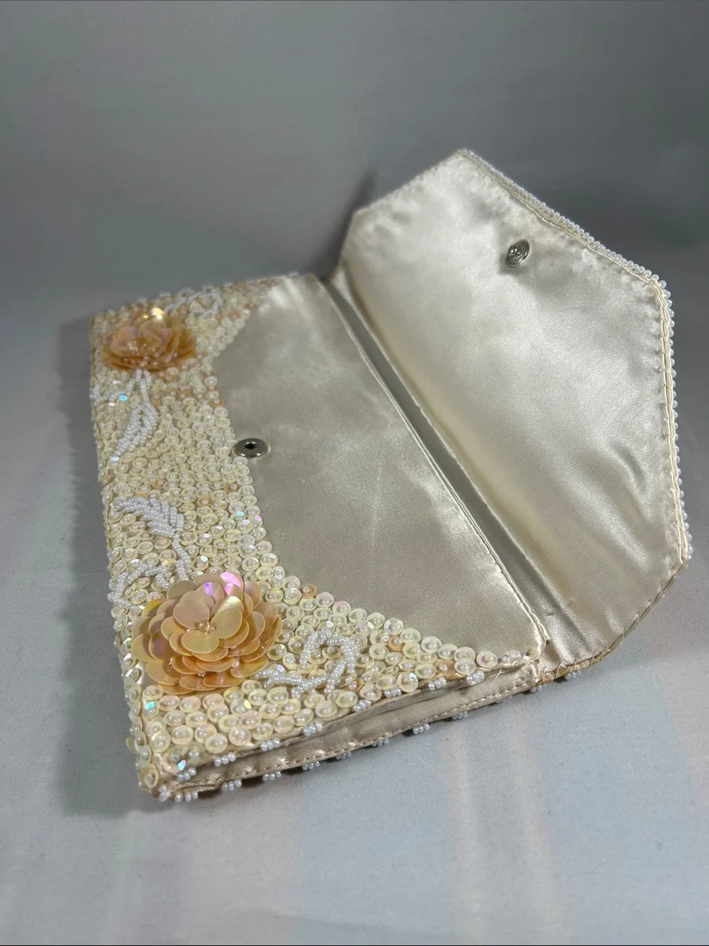 Vintage Embellished Ivory Sequin Floral Clutch - Women Bags